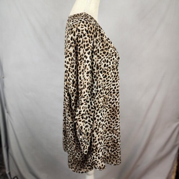 Torrid Brown Animal Leopard Print 3/4 Tab Sleeve Button Front Pullover Top Sz 3 - Picture 2 of 9